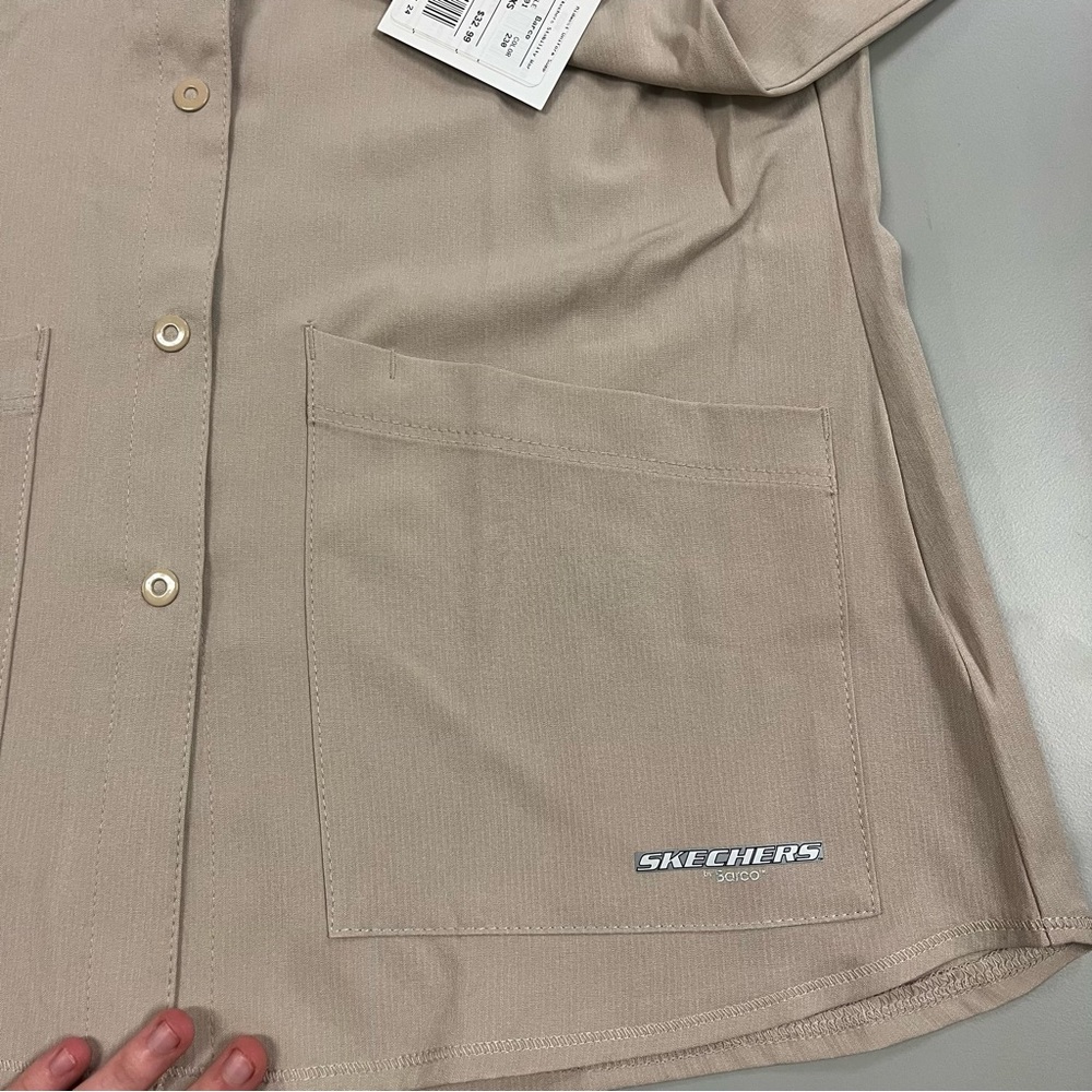 NWT Sketchers Khaki Button Up Scrub Jacket Multiple Sizes - Picture 2 of 12